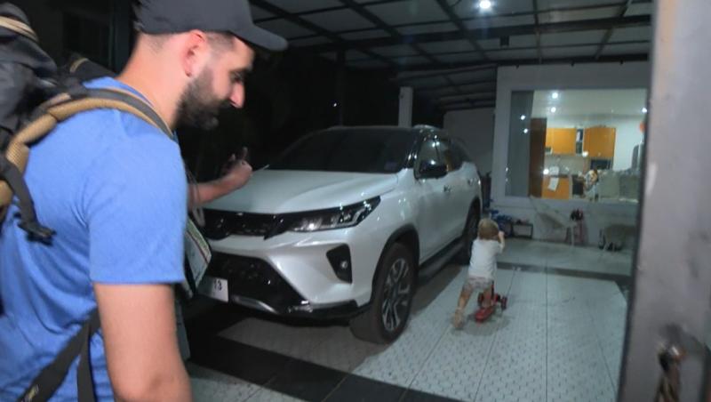 Asia Express sezonul 7. De ce surpriză au avut parte Adi Nartea și Cosmin Vîjeu în timp ce căutau cazare. Unde au înnoptat