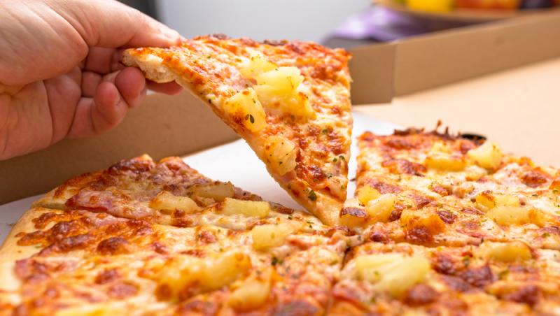 Preț record la o pizza. Cât a ajuns să coste cel mai simplu preparat al italienilor