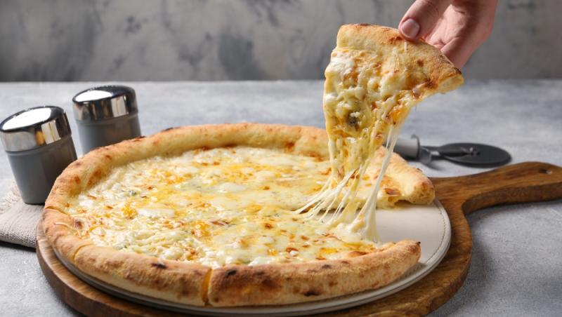 Preț record la o pizza. Cât a ajuns să coste cel mai simplu preparat al italienilor