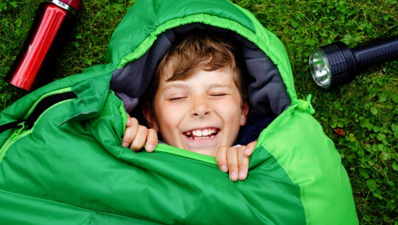 Tabere școlare în Dubai sau New York. Ce oferte revoltătoare primesc părinții pe grupurile școlare