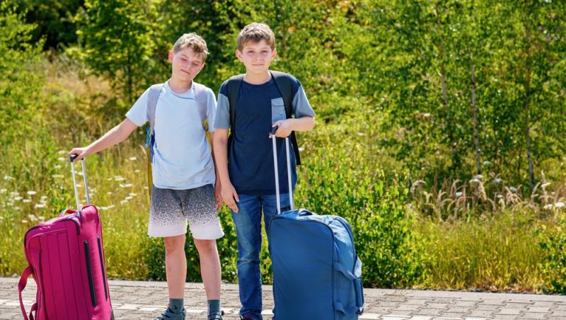 Tabere școlare în Dubai sau New York. Ce oferte revoltătoare primesc părinții pe grupurile școlare