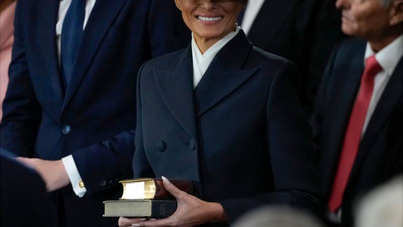 Melania Trump, apariție memorabilă! Ce ținută a ales după ce a renunțat la pălăria care a stârnit controverse la nivel mondial
