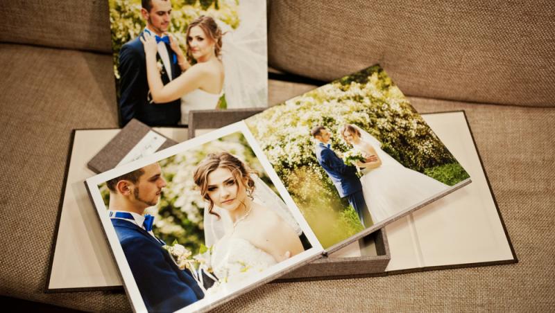 O tânără nu-și poate privi pozele de la nuntă. De ce se simte trădată de fiecare dată: „Nici măcar nu pot să mă uit la poze”