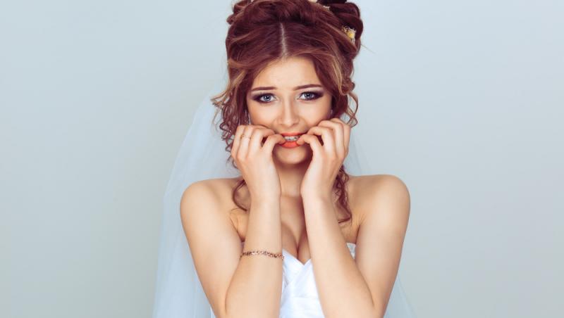 O tânără nu-și poate privi pozele de la nuntă. De ce se simte trădată de fiecare dată: „Nici măcar nu pot să mă uit la poze”