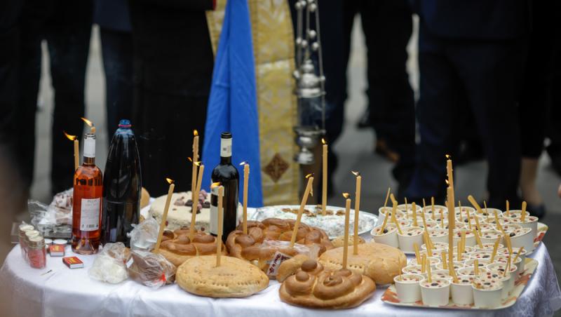 Câte pachete se dau, de fapt, de pomană la parastas. Ce reguli ar trebui să respecte creștinii