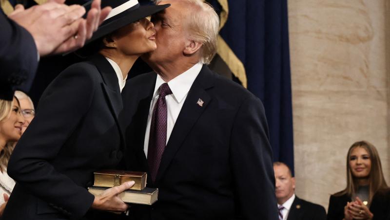 Ce i-ar fi șoptit Barack Obama lui George W. Bush la ceremonia de învestire a lui Donald Trump. Momentul este viral