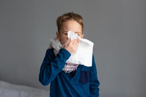 Un băiat în vârstă de 7 ani a ajuns la spital din cauze unei tuse severe. Ce au descoperit, de fapt, medicii în corpul lui