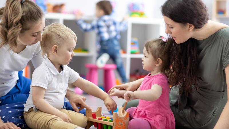 Valoarea tichetelor de creșă majorată. Cum pot beeficia părinții de acești bani lunar