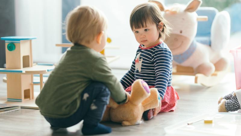 Valoarea tichetelor de creșă majorată. Cum pot beeficia părinții de acești bani lunar