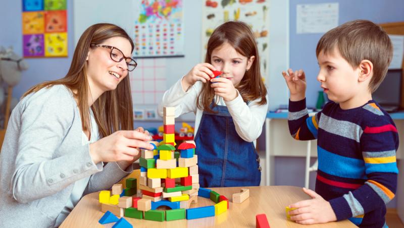 Valoarea tichetelor de creșă majorată. Cum pot beeficia părinții de acești bani lunar