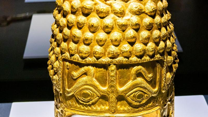 Piese dacice furate de la Muzeul Drents, din Olanda. Coiful de Aur de la Coţofeneşti şi trei brăţări de aur, dispărute