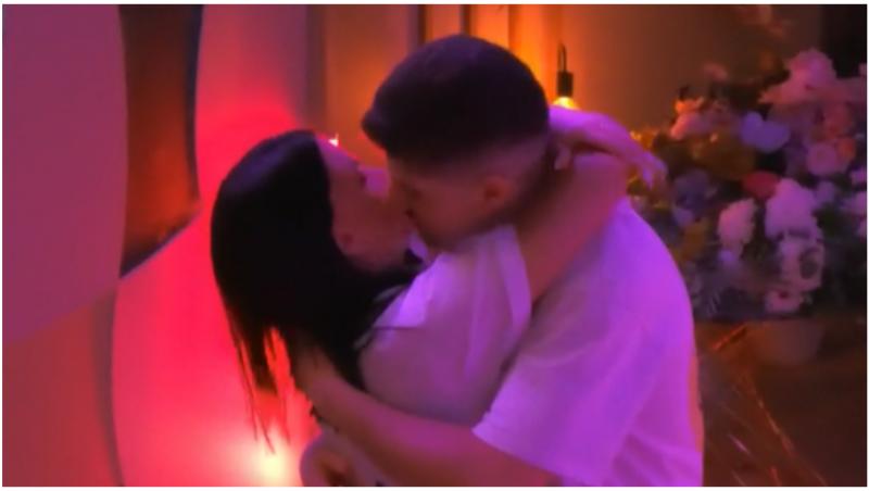 Ștefan și Mihaela, sărut