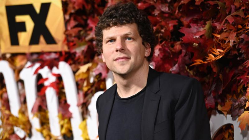 Jesse Eisenberg oe covorul roșu