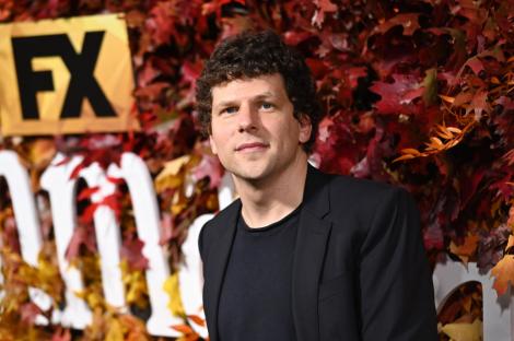 Actorul Jesse Eisenberg și-a făcut vacanța la Timișoara. Ce l-a impresionat:„Singura dată când am fost în vacanță și nu m-am urât”