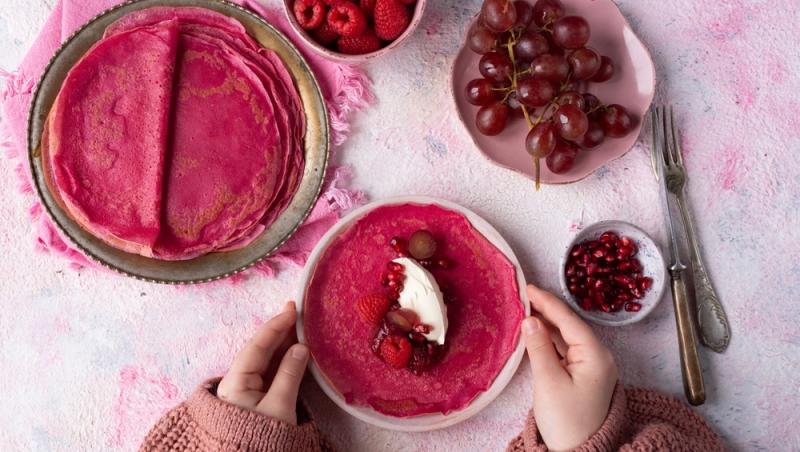 Rețetă de clătite din sfeclă roșie și banane. Prepară un desert prietenos cu silueta ta