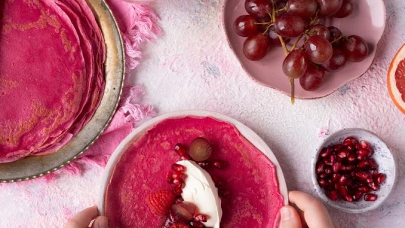 Rețetă de clătite din sfeclă roșie și banane. Prepară un desert prietenos cu silueta ta