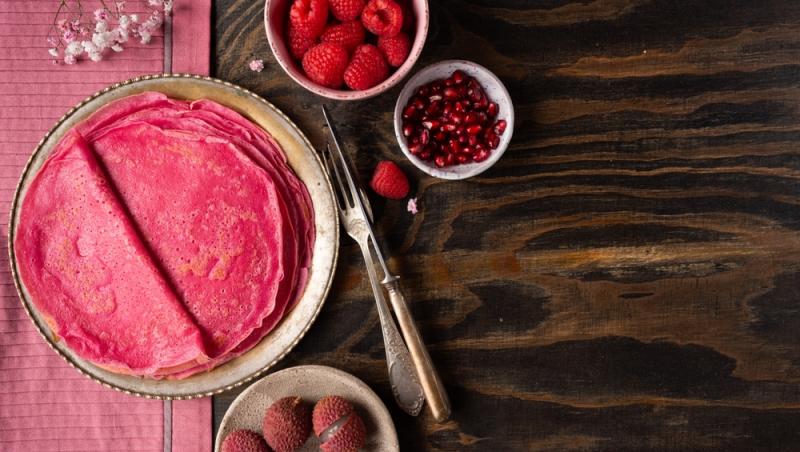 Rețetă de clătite din sfeclă roșie și banane. Prepară un desert prietenos cu silueta ta