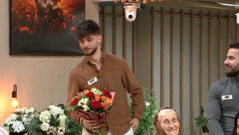 Mireasa sezonul 11, 29 ianuarie 2025. Robert, invitat să ofere un buchet de flori unei fete pe care o simpatizează. Pe cine a ales