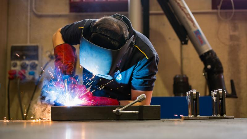 Ce salariu are un sudor român în Danemarca. Suma este de aproape 5 ori mai mare decât în România