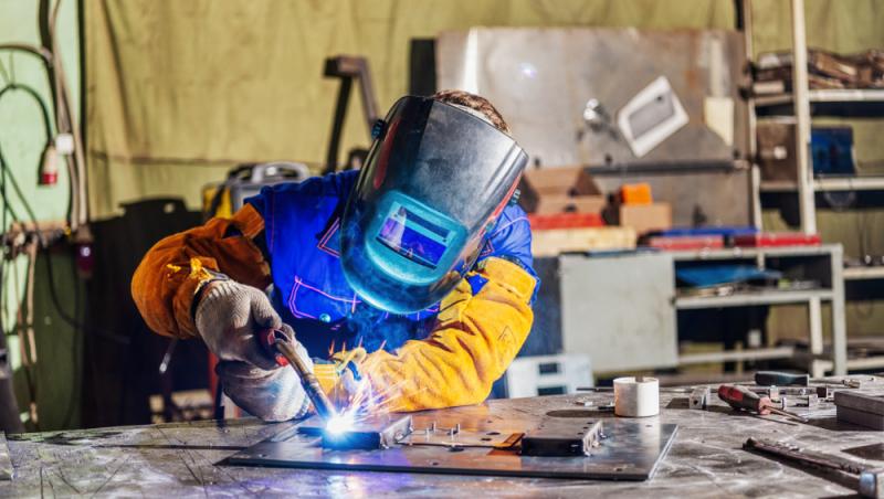 Ce salariu are un sudor român în Danemarca. Suma este de aproape 5 ori mai mare decât în România