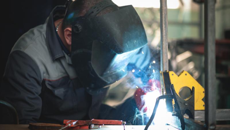 Ce salariu are un sudor român în Danemarca. Suma este de aproape 5 ori mai mare decât în România