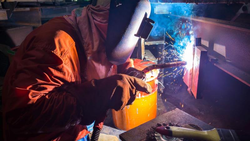 Ce salariu are un sudor român în Danemarca. Suma este de aproape 5 ori mai mare decât în România