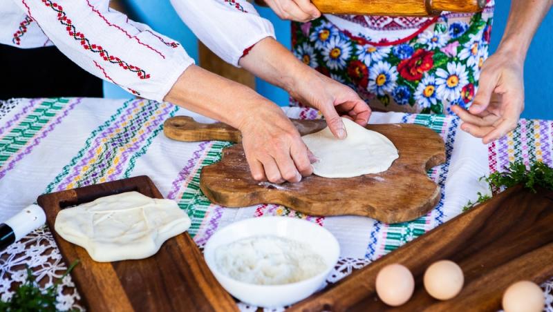 Rețetă pas cu pas pentru plăcintele Sfântului Ioan. Cum se pregătește preparatul tradițional