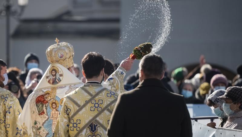 Patriarhul Daniel săvârșește slujba Sfințirii Mari a apei luni. Se vor distribui 10000 litri de Agheasmă Mare de Botezul Domnului