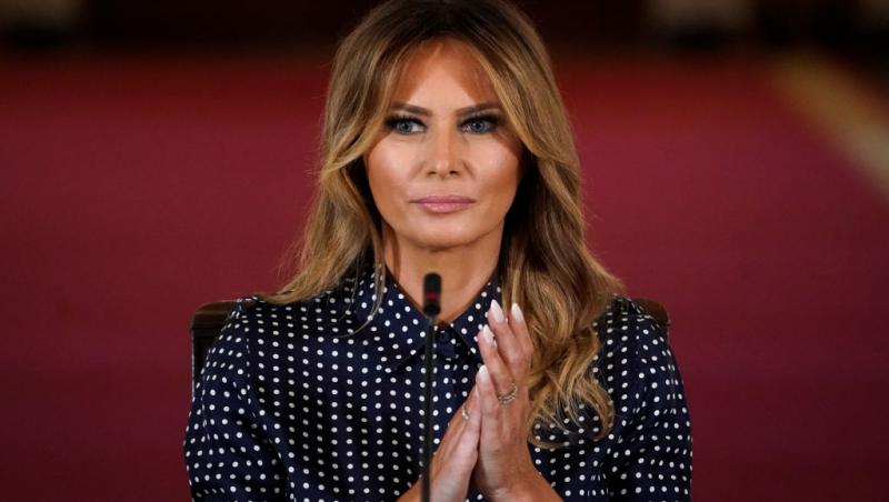 Noul portret al Melaniei Trump. Prima-doamnă a Americii a ajuns la Casa Albă.Ce diferențe sunt între acest portret și cel din 2017