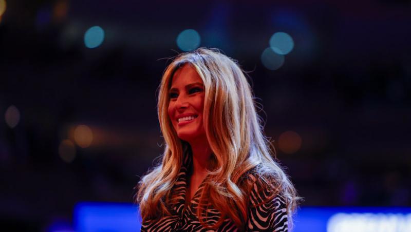 Noul portret al Melaniei Trump. Prima-doamnă a Americii a ajuns la Casa Albă.Ce diferențe sunt între acest portret și cel din 2017