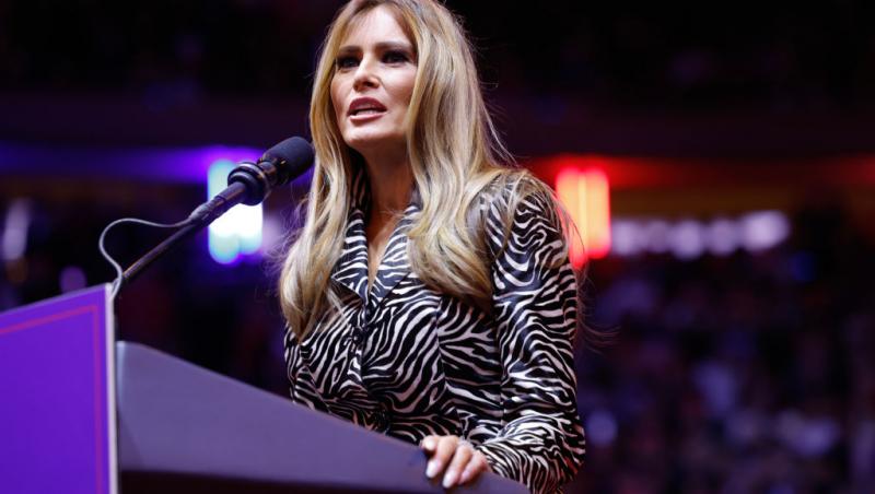 Noul portret al Melaniei Trump. Prima-doamnă a Americii a ajuns la Casa Albă.Ce diferențe sunt între acest portret și cel din 2017