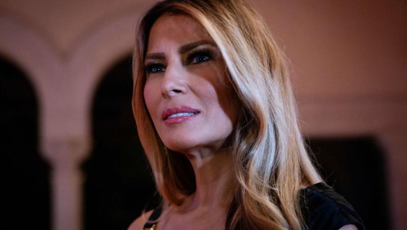 Noul portret al Melaniei Trump. Prima-doamnă a Americii a ajuns la Casa Albă.Ce diferențe sunt între acest portret și cel din 2017