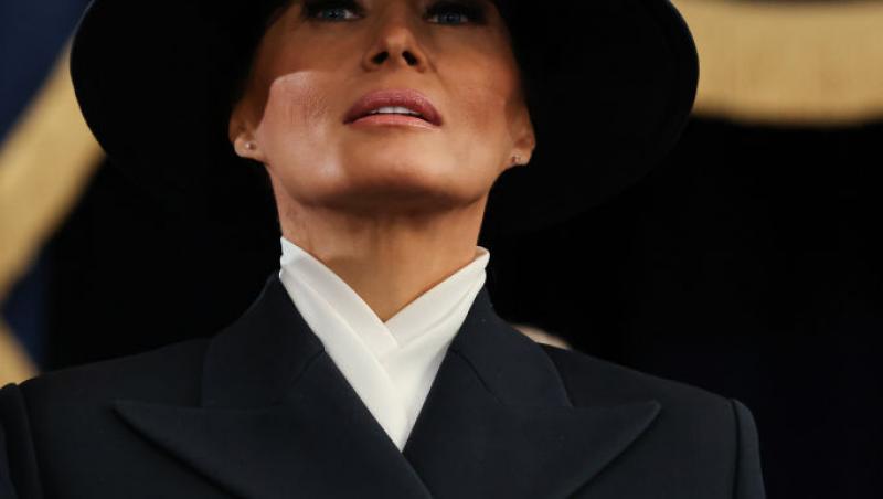 Noul portret al Melaniei Trump. Prima-doamnă a Americii a ajuns la Casa Albă.Ce diferențe sunt între acest portret și cel din 2017