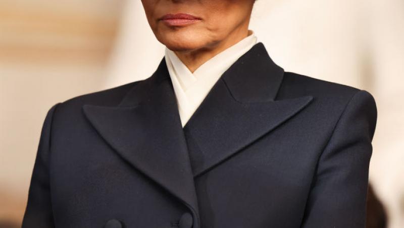 Noul portret al Melaniei Trump. Prima-doamnă a Americii a ajuns la Casa Albă.Ce diferențe sunt între acest portret și cel din 2017