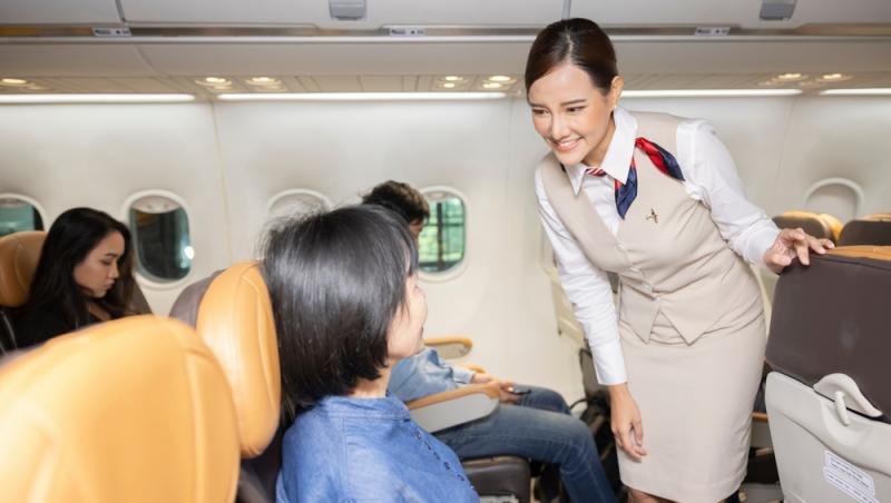 Ce salariu primește o stewardesă în 2025. Meseria este la mare căutare