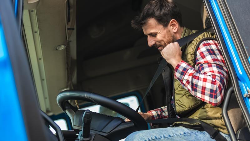 Câți bani încasează un șofer de tir din România. Care sunt domeniile cu cele mai bune salarii din țară