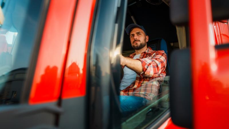 Câți bani încasează un șofer de tir din România. Care sunt domeniile cu cele mai bune salarii din țară