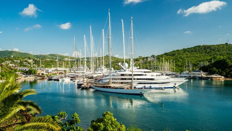 Cât costă o bere și o porție de cartofi prăjiți pe o plajă din Caraibe. Un român plecat în vacanță a postat totul