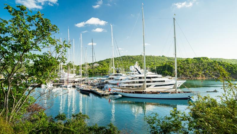 Cât costă o bere și o porție de cartofi prăjiți pe o plajă din Caraibe. Un român plecat în vacanță a postat totul