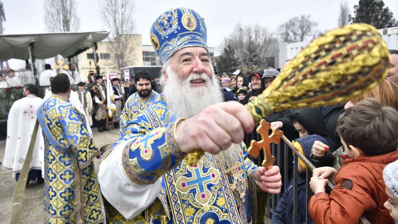 Câte zile şi cum se bea corect Agheasma Mare de Bobotează. Greşeala pe care o fac mulți credincioși