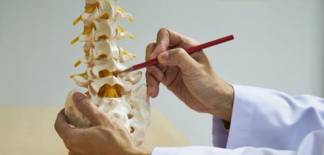 (P) Incizii mici, durere redusă? Chirurgia spinală minim-invazivă, explicată pe larg