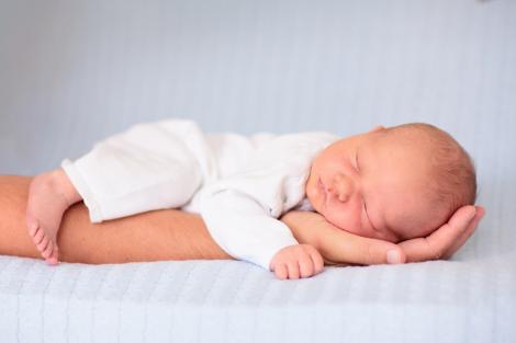 Copiii care s-ar putea naște fără mame biologice. Din ce au reușit experții să creeze ovule