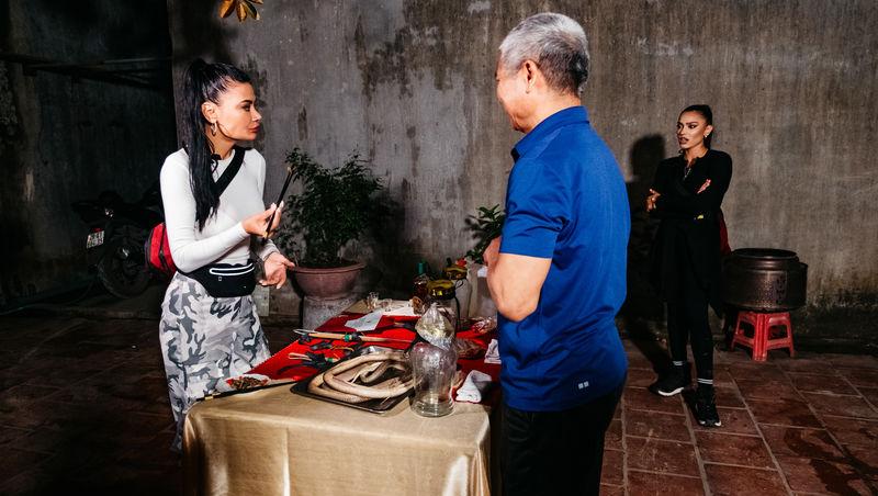 Asia Express sezonul 8, 1 octombrie 2025. Reacțiile echipelor la aflarea veștii că trebuie să mănânce carne de șarpe. Ce a urmat