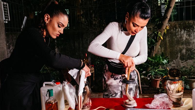 Asia Express sezonul 8, 1 octombrie 2025. Reacțiile echipelor la aflarea veștii că trebuie să mănânce carne de șarpe. Ce a urmat