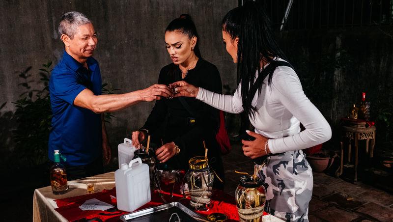 Asia Express sezonul 8, 1 octombrie 2025. Reacțiile echipelor la aflarea veștii că trebuie să mănânce carne de șarpe. Ce a urmat