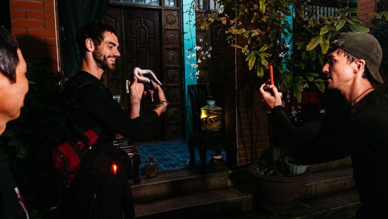 Asia Express sezonul 8, 1 octombrie 2025. Reacțiile echipelor la aflarea veștii că trebuie să mănânce carne de șarpe. Ce a urmat