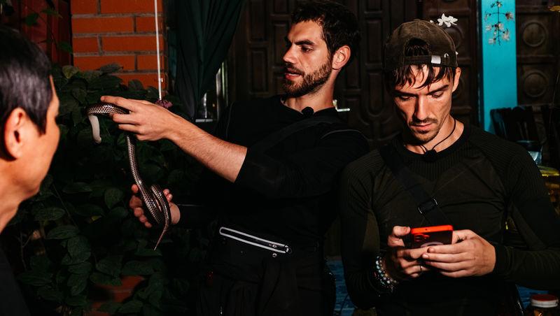 Asia Express sezonul 8, 1 octombrie 2025. Reacțiile echipelor la aflarea veștii că trebuie să mănânce carne de șarpe. Ce a urmat