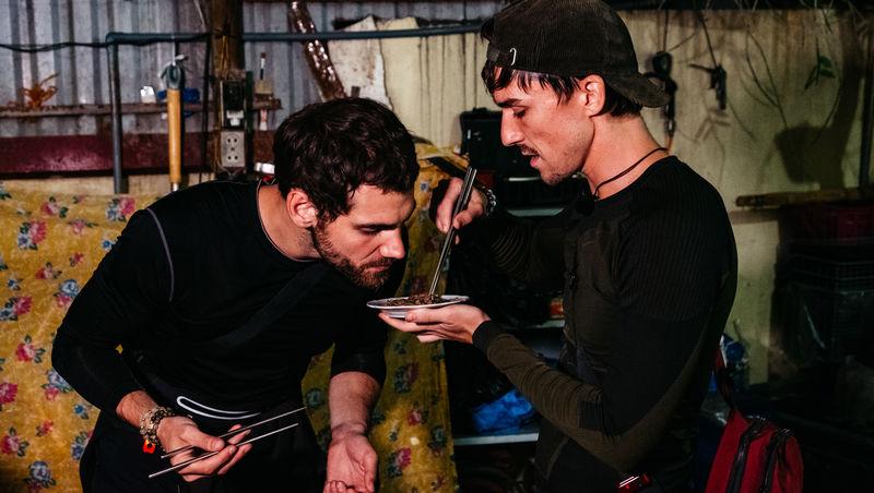 Asia Express sezonul 8, 1 octombrie 2025. Reacțiile echipelor la aflarea veștii că trebuie să mănânce carne de șarpe. Ce a urmat