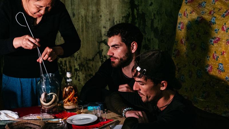 Asia Express sezonul 8, 1 octombrie 2025. Reacțiile echipelor la aflarea veștii că trebuie să mănânce carne de șarpe. Ce a urmat