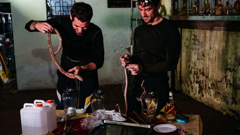 Asia Express sezonul 8, 1 octombrie 2025. Reacțiile echipelor la aflarea veștii că trebuie să mănânce carne de șarpe. Ce a urmat